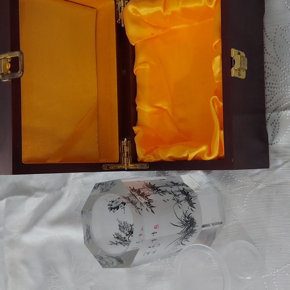 Chinese Reverse-painted Vase - Picture 2 of 10